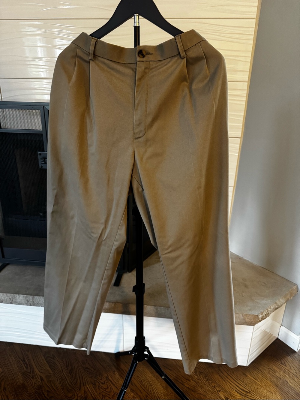 Haggar Classic Men's Pleated Dress Pants khaki Brown 38x29